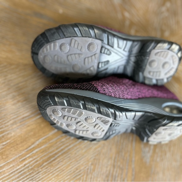 Magenta/purple slip on athletic shoes - Picture 6 of 6